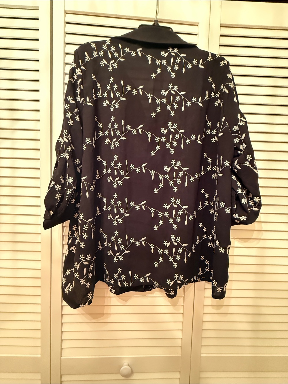 Women's Black Floral Button-Front Shirt - Picture 7 of 7